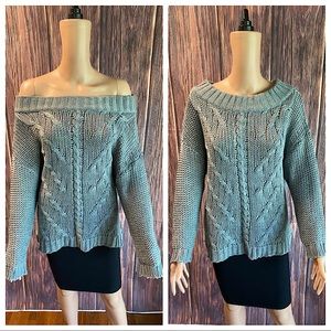 Aakaa size medium NWT gray boho knit sweater